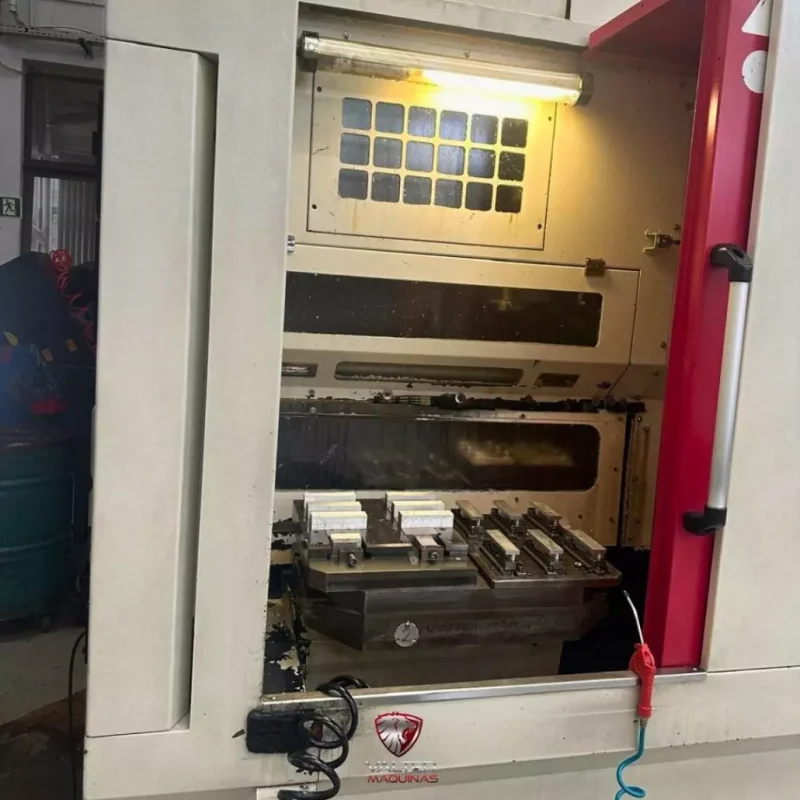 centro-de-usinagem-akira-seiki-rmv-700-apc-2011-02