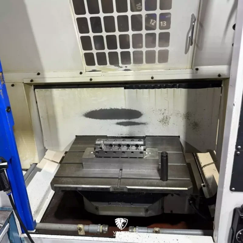 centro-de-usinagem-akira-seiki-rmv-700-apc-2011-03