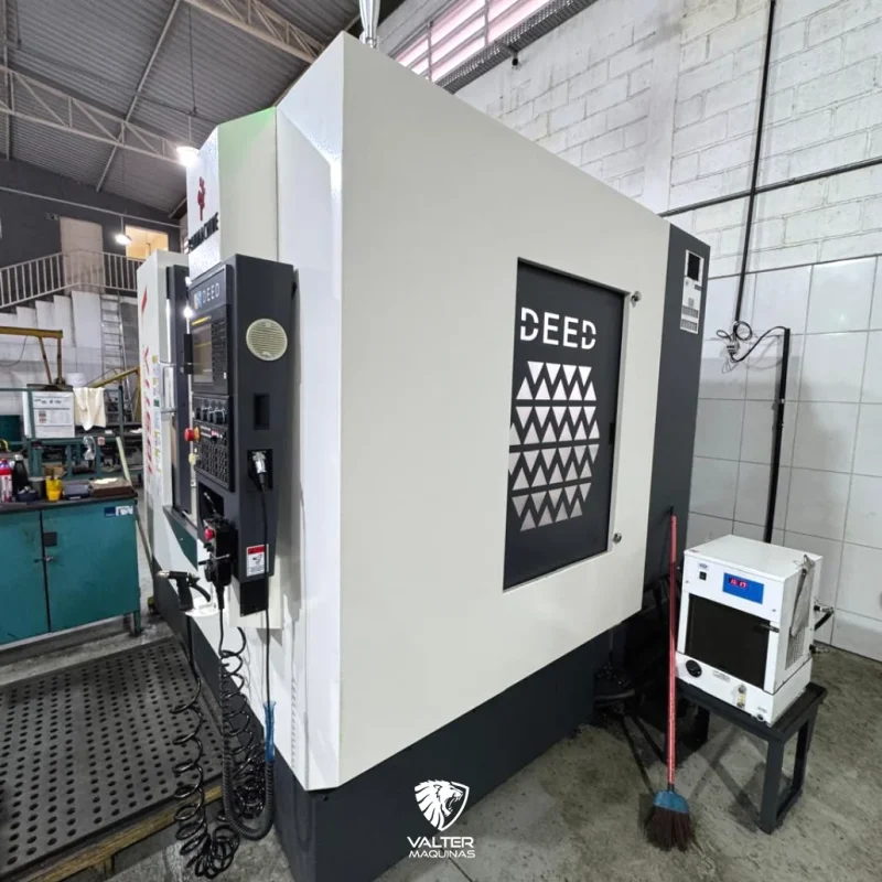 centro-de-usinagem-cnc-deed-12000-rpm-direct-drive-comando-fanuc-e-cursos-1100-x-610-x-610-mm-08