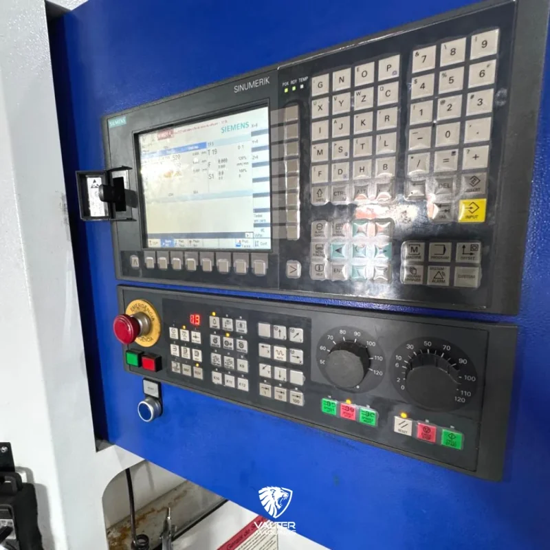 centro-de-usinagem-cnc-eurostec-km100l-1200-mm-siemens-ano-2022-05
