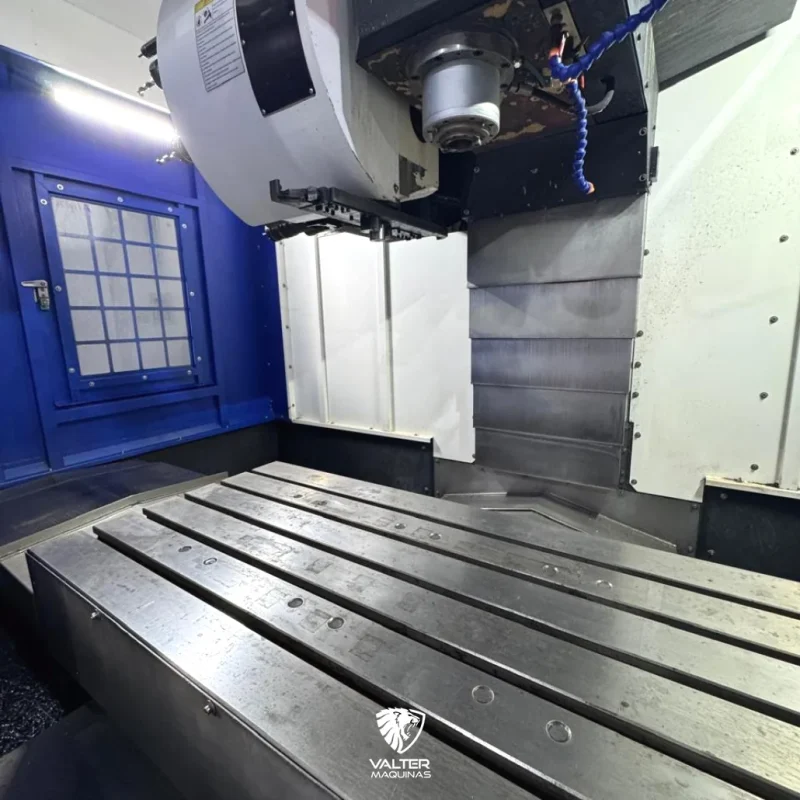 centro-de-usinagem-cnc-eurostec-km100l-1200-mm-siemens-ano-2022-07