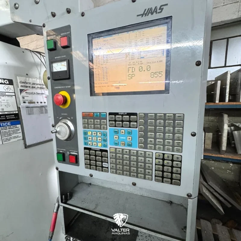 centro-de-usinagem-haas-vf-3-com-4-eixo-cabeote-engrenado-01
