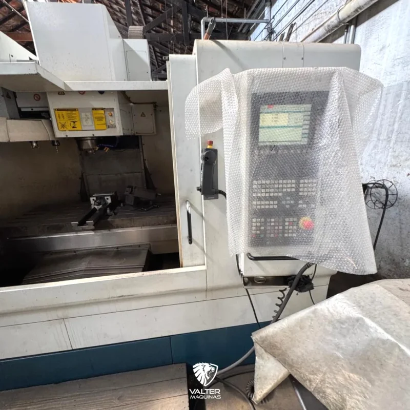centro-de-usinagem-romi-discovery-1250-4-eixo-refrigerao-interna-01