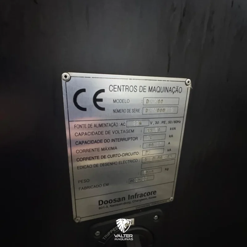 centro-de-usinagem-vertical-doosan-dnm-400-com-4-eixo-rotativo-e-spindle-12000-rpm-04