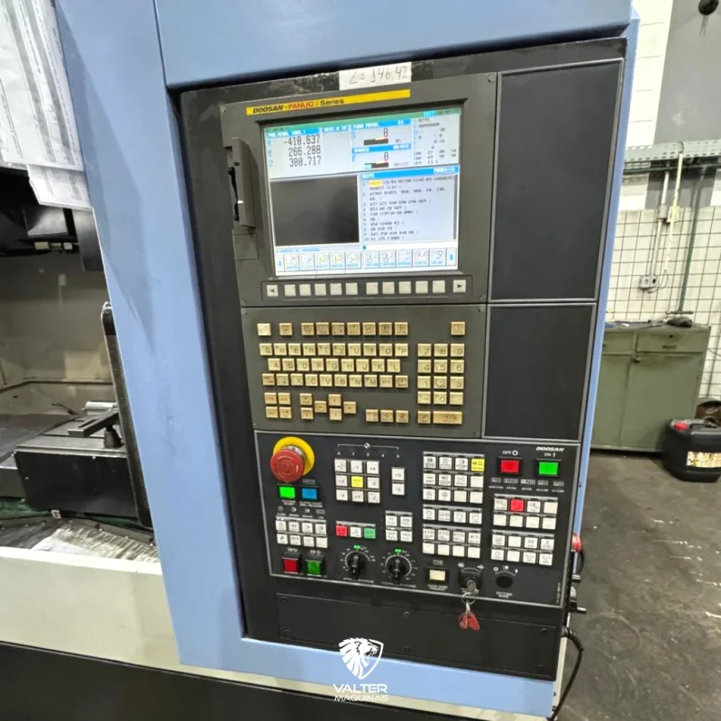 centro-de-usinagem-vertical-doosan-dnm-500-refrigerao-interna-20-bar-e-fanuc-i-series-01