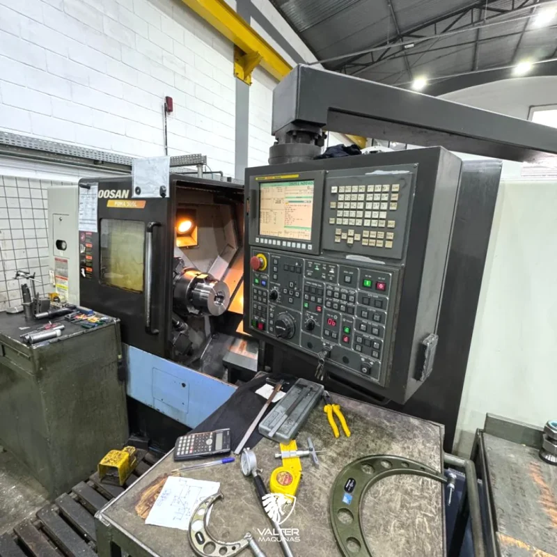 centro-de-usinagem-vertical-doosan-dnm-500-refrigerao-interna-20-bar-e-fanuc-i-series-02