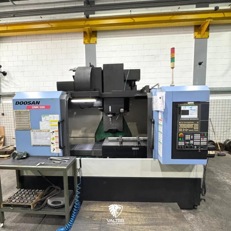centro-de-usinagem-vertical-doosan-dnm-500-refrigerao-interna-20-bar-e-fanuc-i-series-02