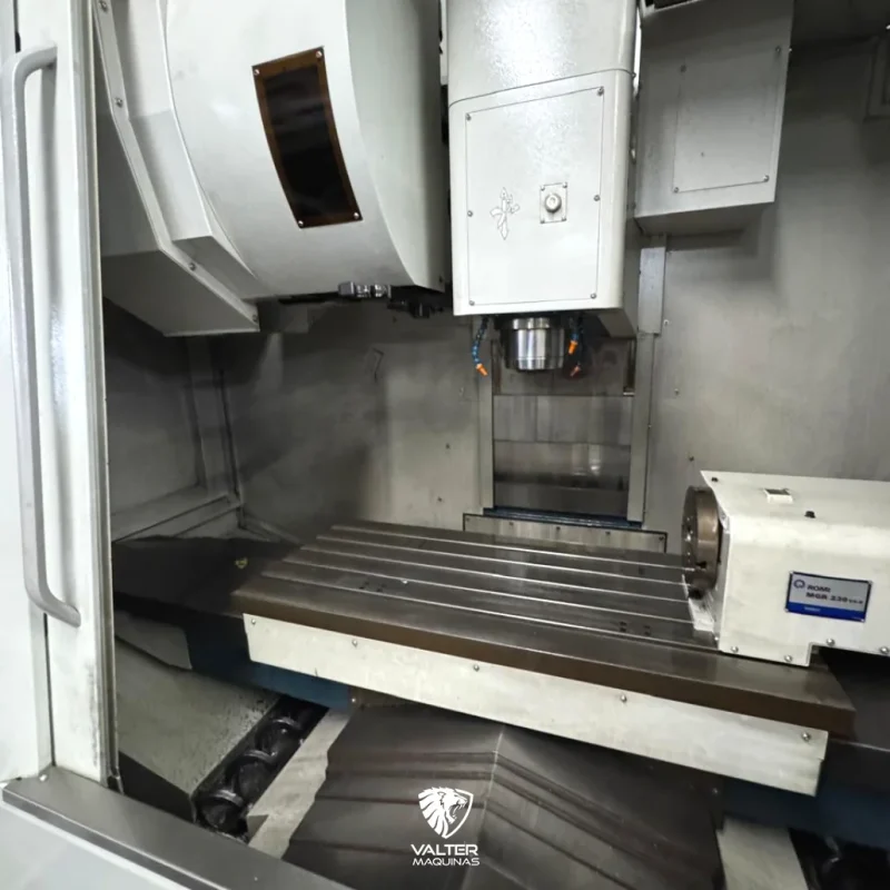 centro-de-usinagem-vertical-romi-d1250-com-4-eixo-mgr-230-e-fanuc-0i-mf-plus-2024-11