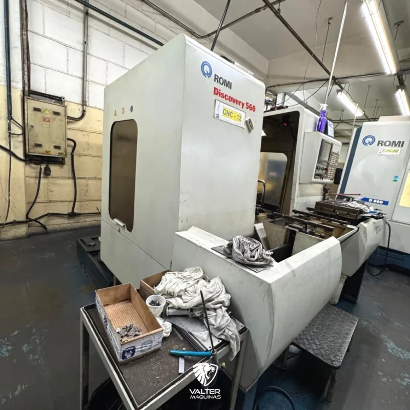 centro-de-usinagem-vertical-romi-discovery-560-com-troca-de-pallet-e-fanuc-21i-mb-03