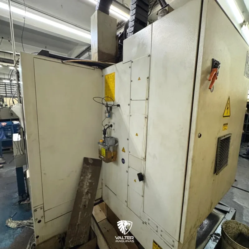 centro-de-usinagem-vertical-romi-discovery-560-com-troca-de-pallet-e-fanuc-21i-mb-05