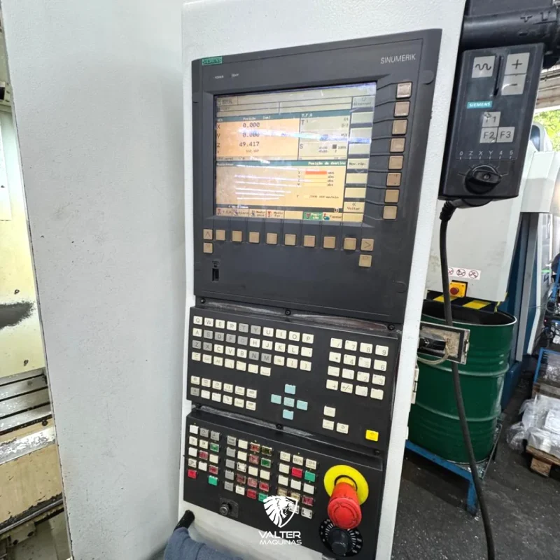 centro-de-usinagem-vertical-romi-discovery-760-siemens-com-4-eixo-01