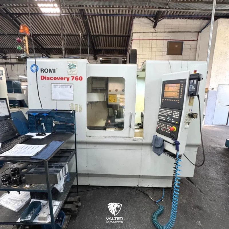 centro-de-usinagem-vertical-romi-discovery-760-siemens-com-4-eixo-03