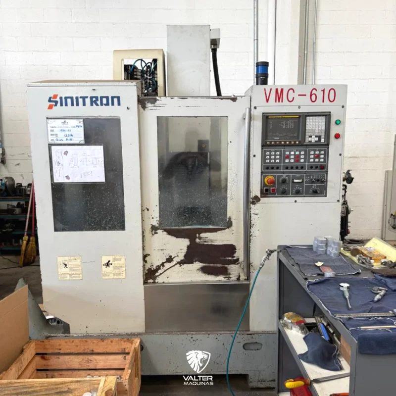 centro-de-usinagem-vertical-sinitron-vmc610-fanuc-10000-rpm-02