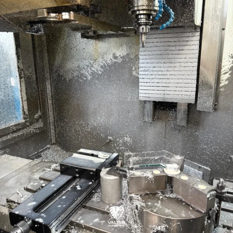 centro-de-usinagem-vertical-sinitron-vmc610-fanuc-10000-rpm-05